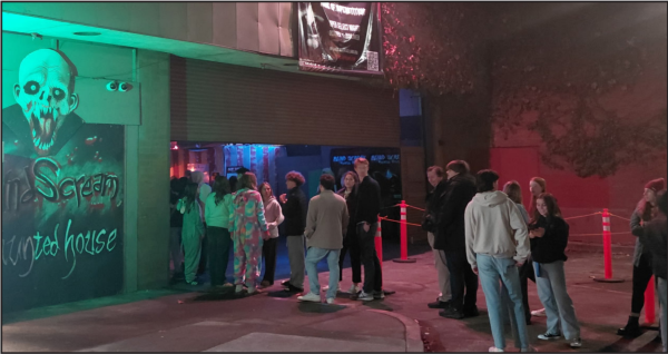 A crowd waits for entry into Blind Scream Haunted House. Photo by Arthur Gonzalez-Martin
